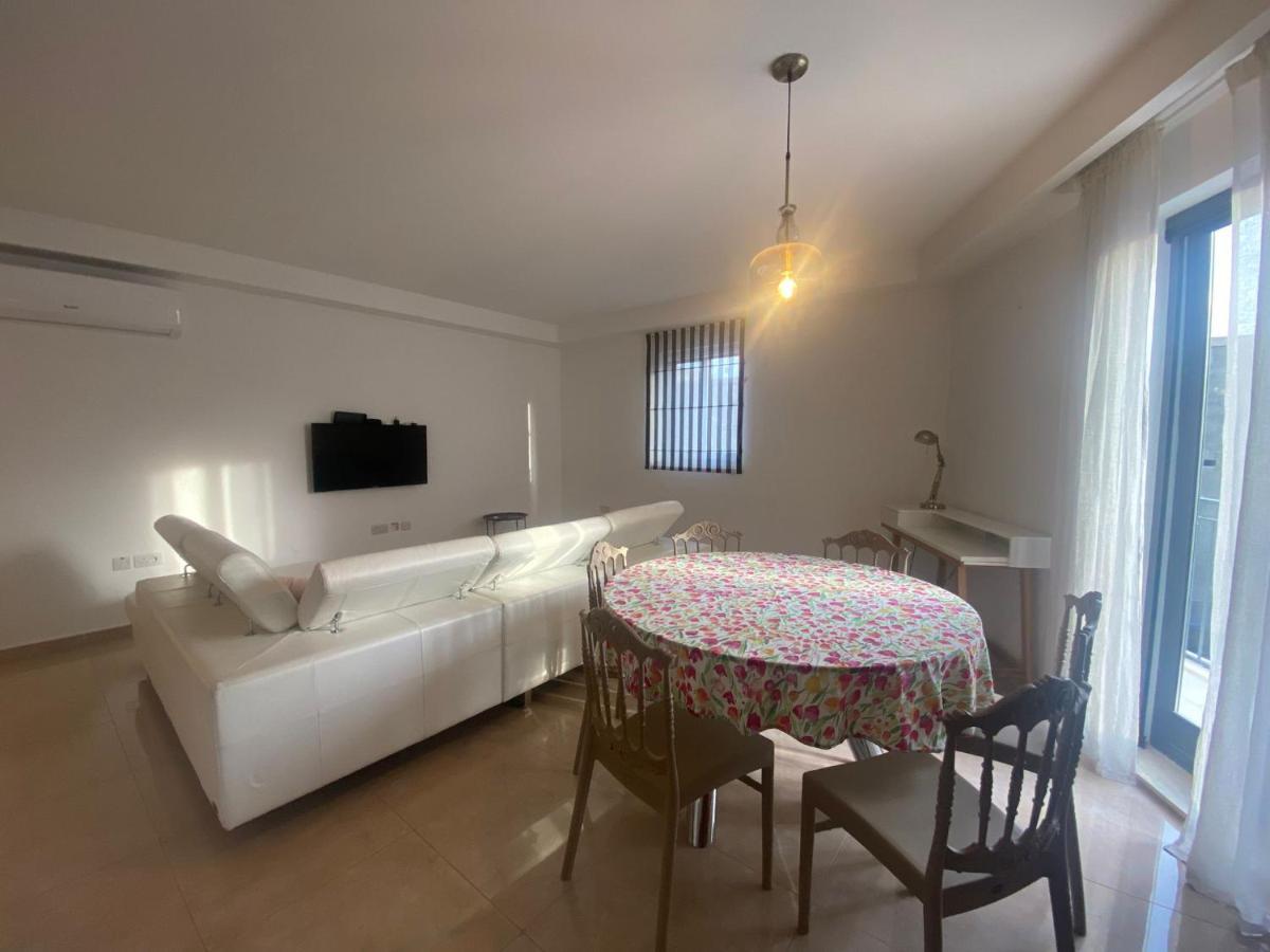Cozy 2 Bedroom Apartment Near Seafront Gzira ภายนอก รูปภาพ