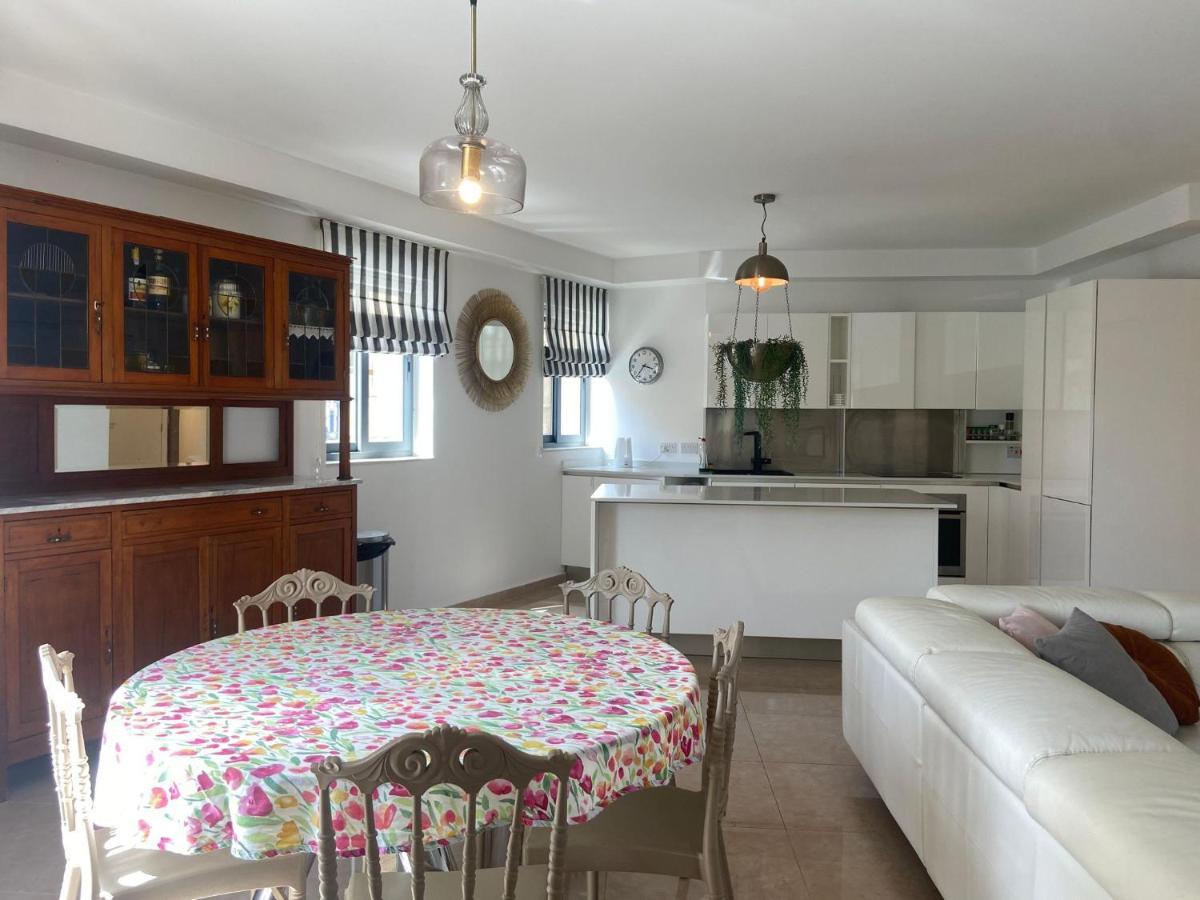 Cozy 2 Bedroom Apartment Near Seafront Gzira ภายนอก รูปภาพ